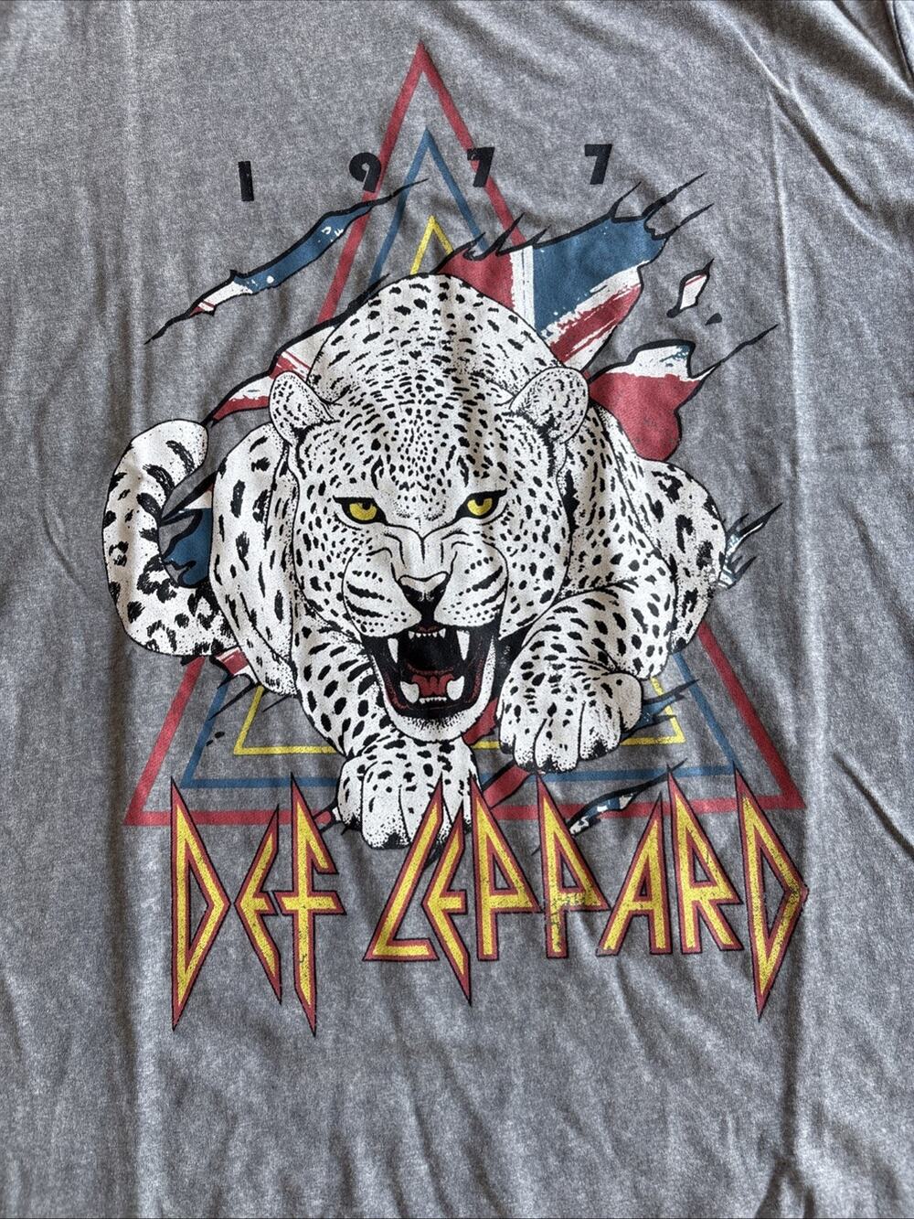 Def Leppard Shirt Size L Gray 1977 Leopard Union Jack Graphic Band Merch NWT